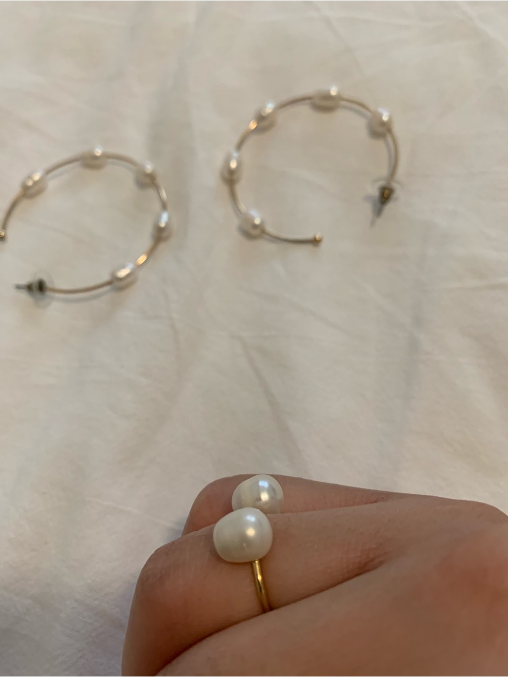 Gold tone Hoop Earrings and ring Set with White freshwater Pearls - Picture 4 of 4